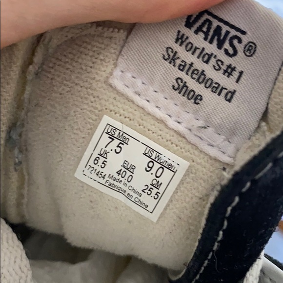 Vans - Picture 4 of 4